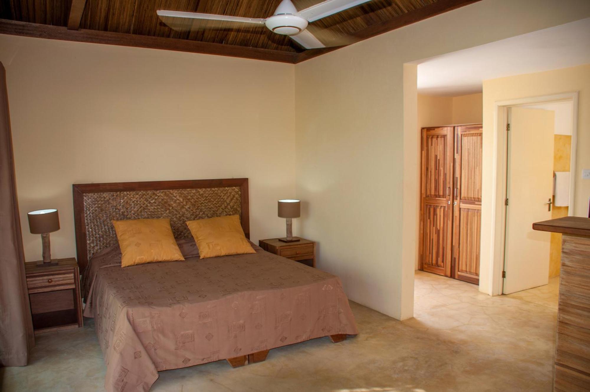 Chantauvent Guest House Blue Bay Rum bild