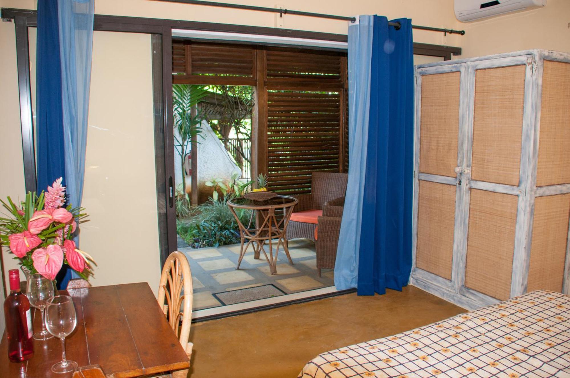 Chantauvent Guest House Blue Bay Rum bild